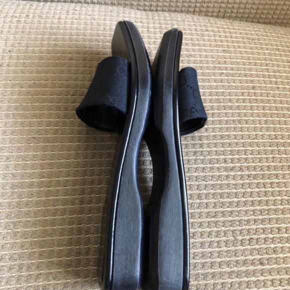 AUTHENTIC MONOGRAM GUCCI SANDAL - Picture 4 of 9